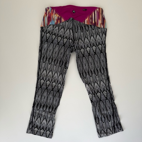 prAna Geometric Ikat Long Sleeve Top & Capri Legging Set XS Bundle - Picture 8 of 10